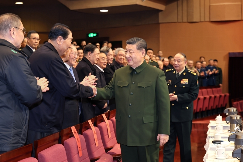 中央军委举行慰问驻京部队老干部迎新春演出 习近平向全军老同志祝贺新春