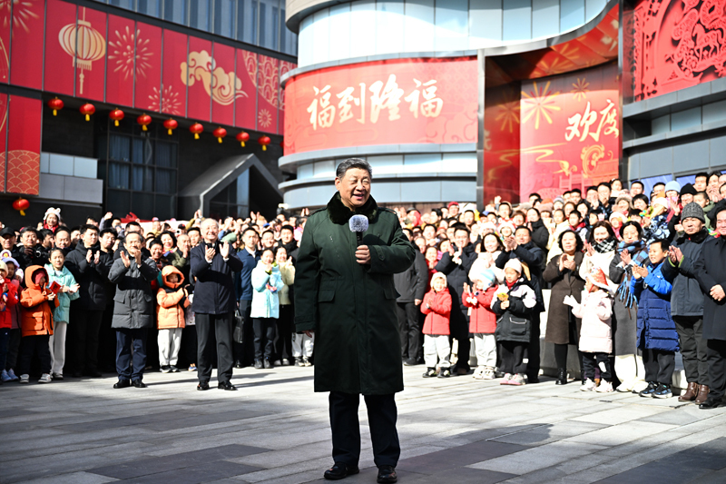 习近平春节前夕在北京看望慰问基层干部群众 向全国各族人民致以美好的新春祝福 祝各族人民幸福安康祝伟大祖国繁荣昌盛
